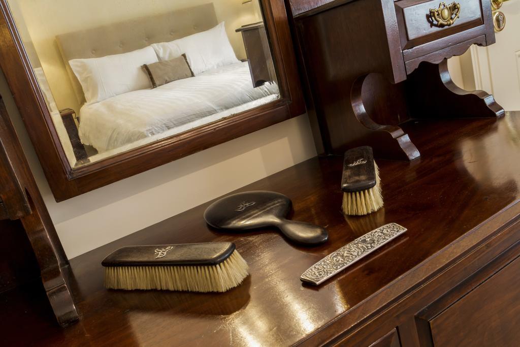 College Hill House Bed & Breakfast Слейн Стая снимка